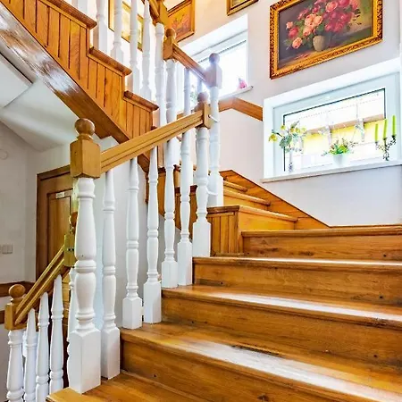 Willa Pod Różami Ośrodek wypoczynkowy *