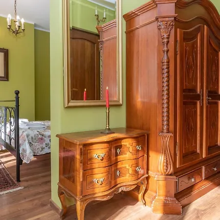 Willa Pod Różami Ośrodek wypoczynkowy *